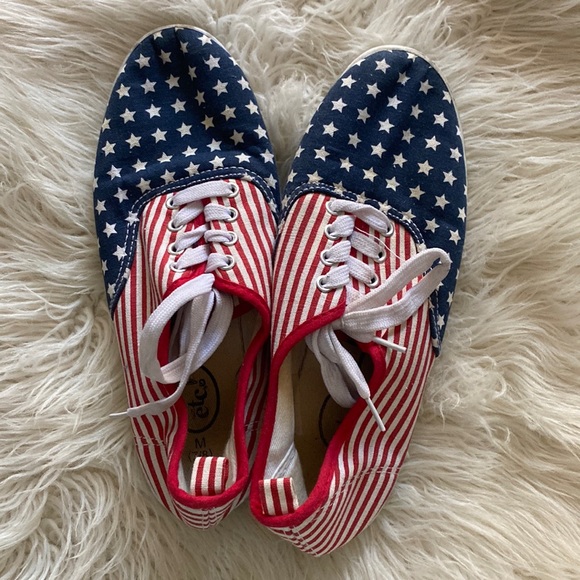 🇺🇸 USA FLAG PRINT TENNIS SHOES 🇺🇸 - Picture 1 of 3